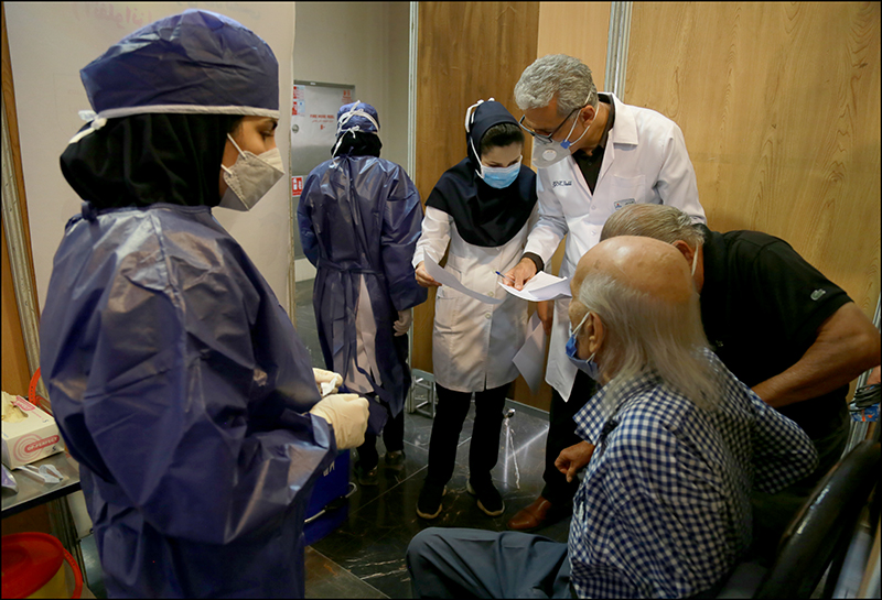 انجام واکسیناسیون کووید 19 در بهداشت و درمان صنعت نفت فارس و هرمزگان 1 89