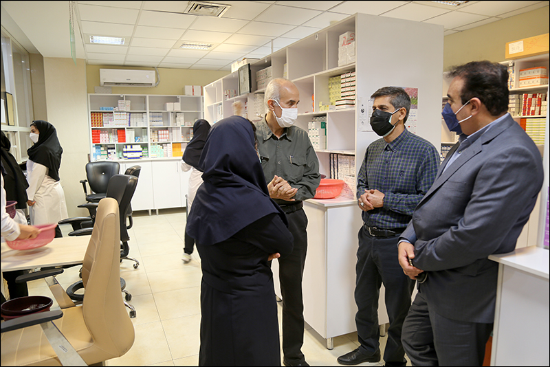 بازدید مجدد رییس بهداشت و درمان صنعت نفت فارس و هرمزگان از روند واکسیناسیون 2