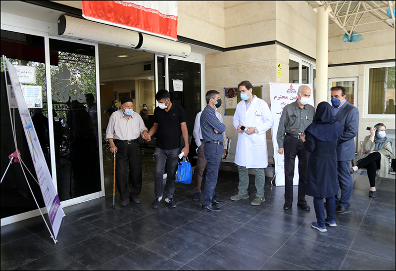 بازدید مجدد رییس بهداشت و درمان صنعت نفت فارس و هرمزگان از روند واکسیناسیون 3