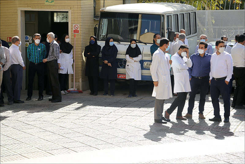 برگزاری  مانور عملیاتی " تخلیه امن اضطراری " در بهداشت و درمان صنعت نفت فارس و هرمزگان 1 2