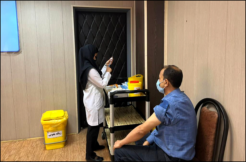 مراکز درمانی منطقه هرمزگان میزبان واکسیناسیون شاغلان و خانواده های صنعت نفت+ گزارش تصویری 1
