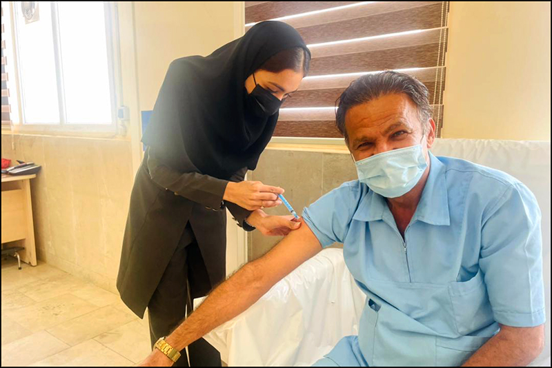 مراکز درمانی منطقه هرمزگان میزبان واکسیناسیون شاغلان و خانواده های صنعت نفت+ گزارش تصویری 8