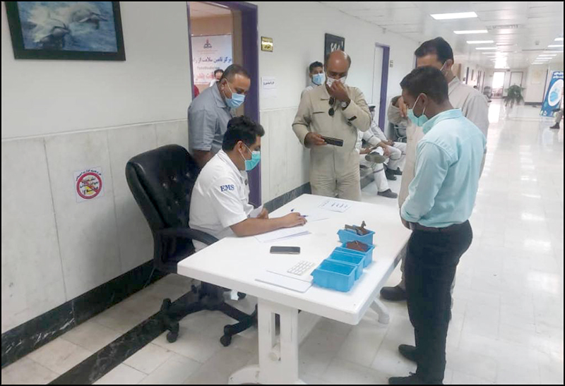 مراکز درمانی منطقه هرمزگان میزبان واکسیناسیون شاغلان و خانواده های صنعت نفت+ گزارش تصویری 9