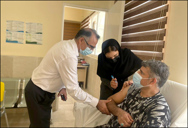 مراکز درمانی منطقه هرمزگان میزبان واکسیناسیون شاغلان و خانواده های صنعت نفت+ گزارش تصویری 13
