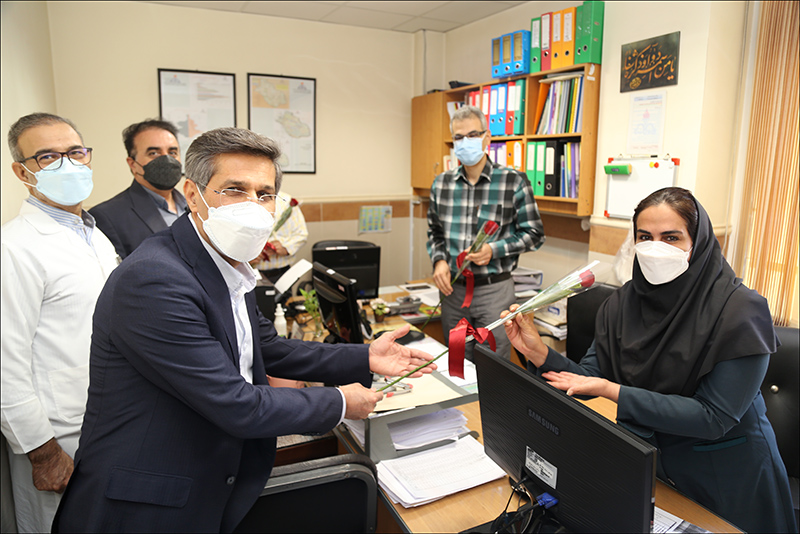 پاسداشت روز کارمند در بهداشت و درمان صنعت نفت فارس و هرمزگان 1 10