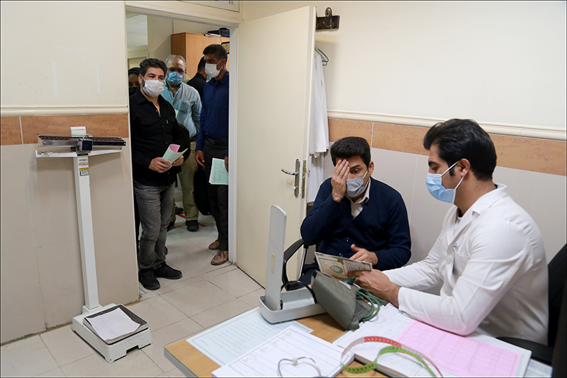 انجام معاینات بدو استخدام مشمولین ایثارگر بهداشت و درمان صنعت نفت فارس و هرمزگان 9