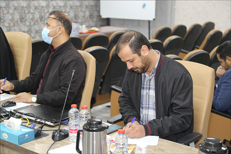 نشست شورای فرماندهان پایگاه های مقاومت بسیج صنعت نفت فارس برگزار شد 7