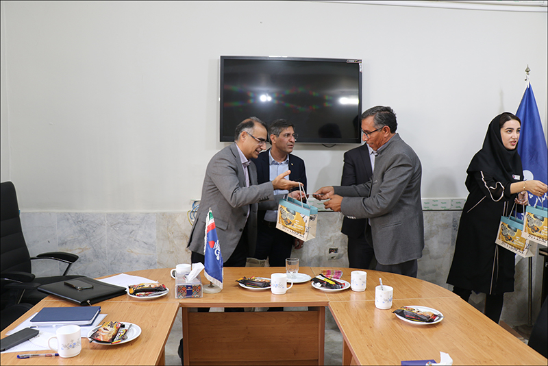 نشست هم اندیشی رییس بهداشت و درمان صنعت نفت فارس و هرمزگان با مدیران و کارکنان منطقه هرمزگان برگزار شد 7