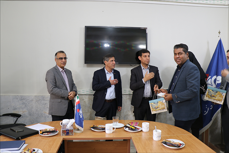 نشست هم اندیشی رییس بهداشت و درمان صنعت نفت فارس و هرمزگان با مدیران و کارکنان منطقه هرمزگان برگزار شد 8