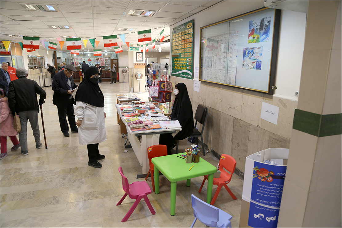 غرفه کتاب و ایستگاه نقاشی کودک دهه فجر 1401 2