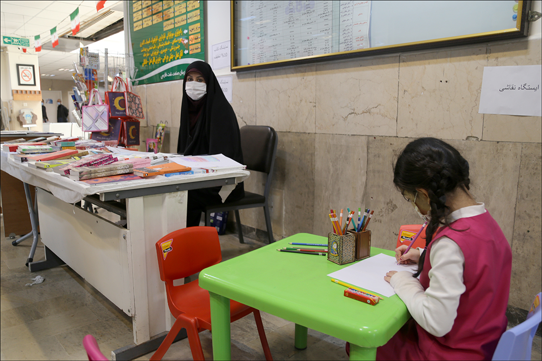 غرفه کتاب و ایستگاه نقاشی کودک دهه فجر 1401 3