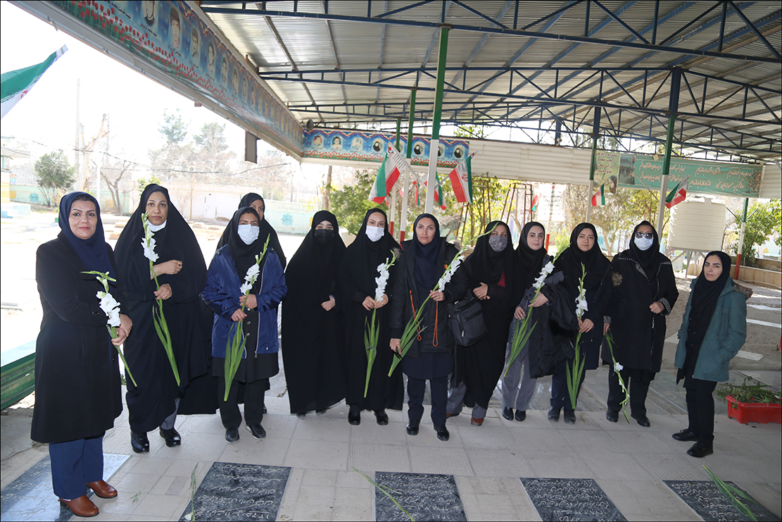 عطرافشانی قبور شهدا دهه فجر 1401 5