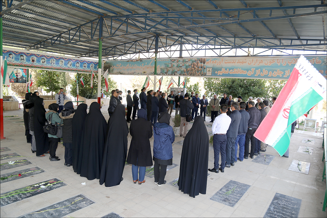 عطرافشانی قبور شهدا دهه فجر 1401 7