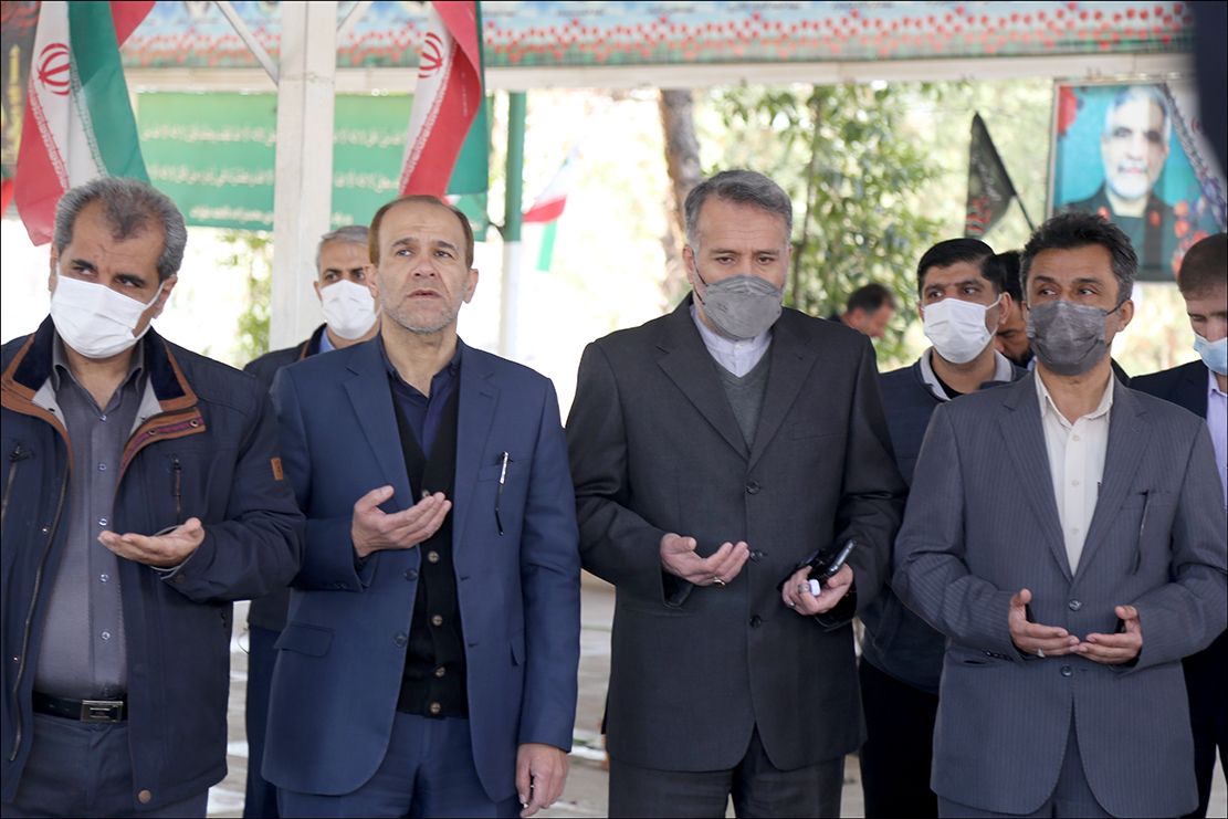 عطرافشانی قبور شهدا دهه فجر 1401 10