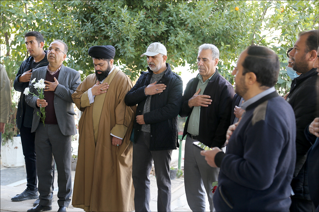 عطرافشانی قبور شهدا دهه فجر 1401 11