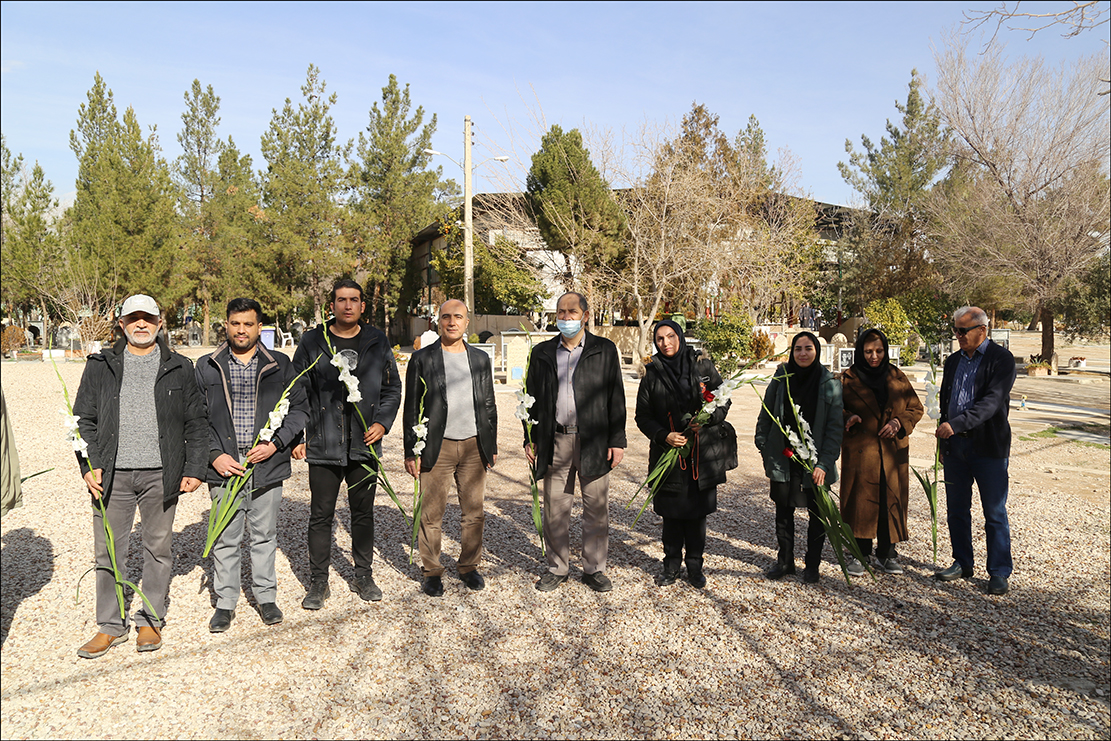 عطرافشانی قبور شهدا دهه فجر 1401 12