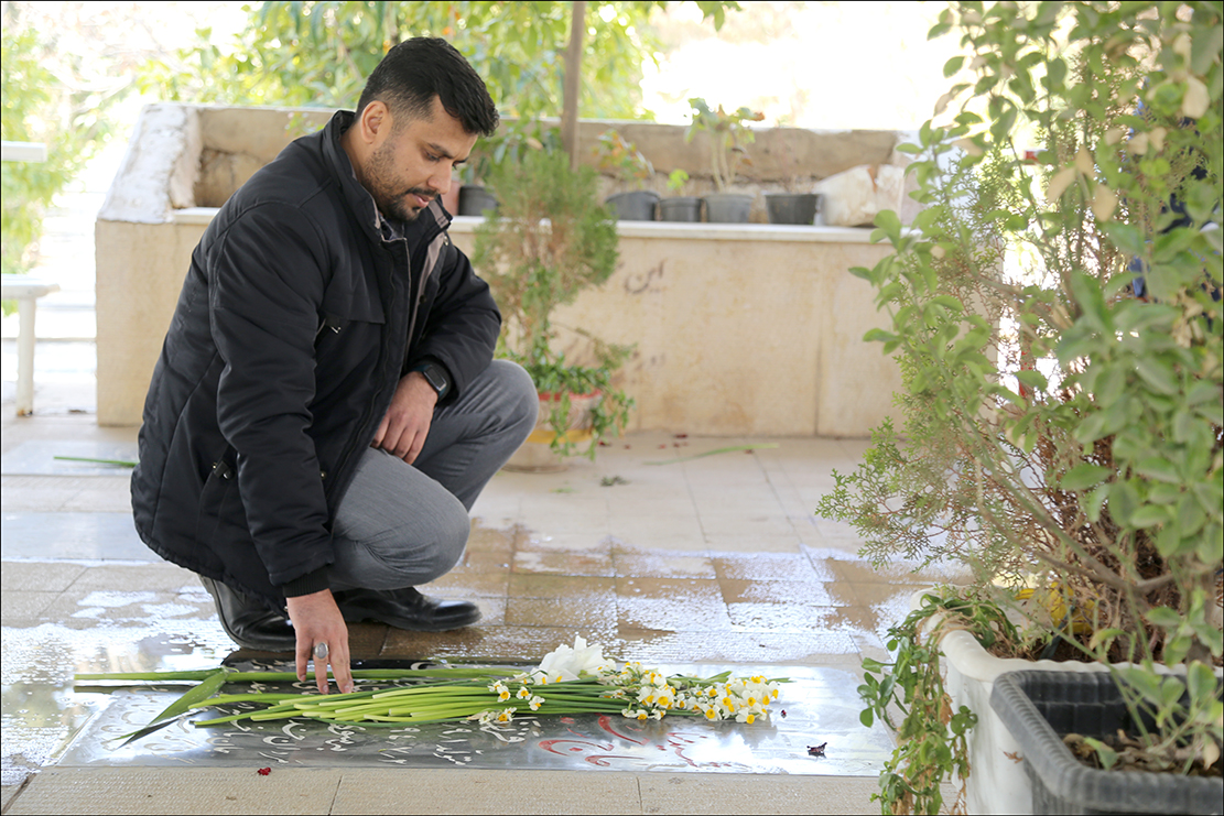 عطرافشانی قبور شهدا دهه فجر 1401 13