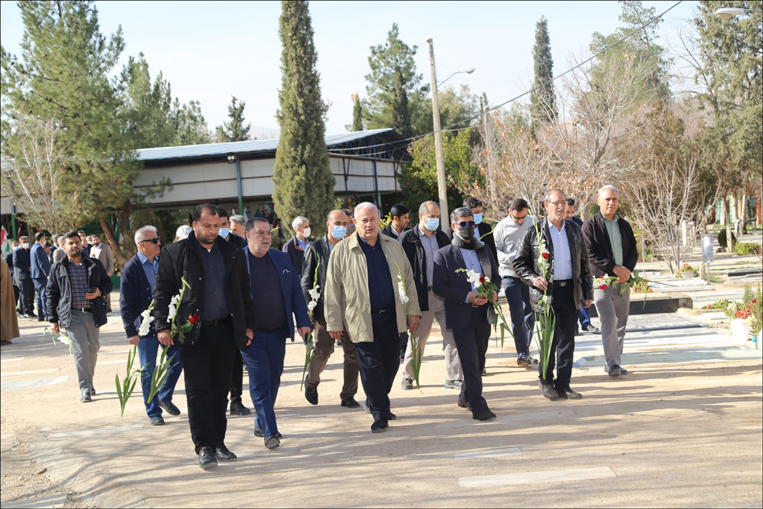 عطرافشانی قبور شهدا دهه فجر 1401 15