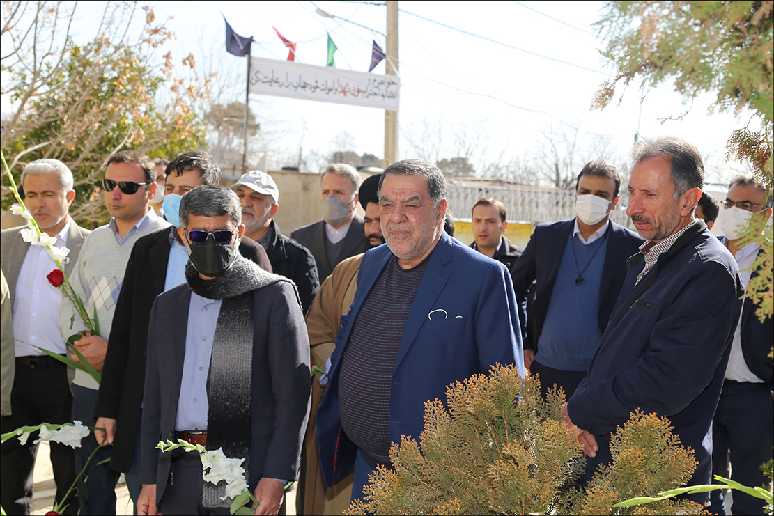 عطرافشانی قبور شهدا دهه فجر 1401 17