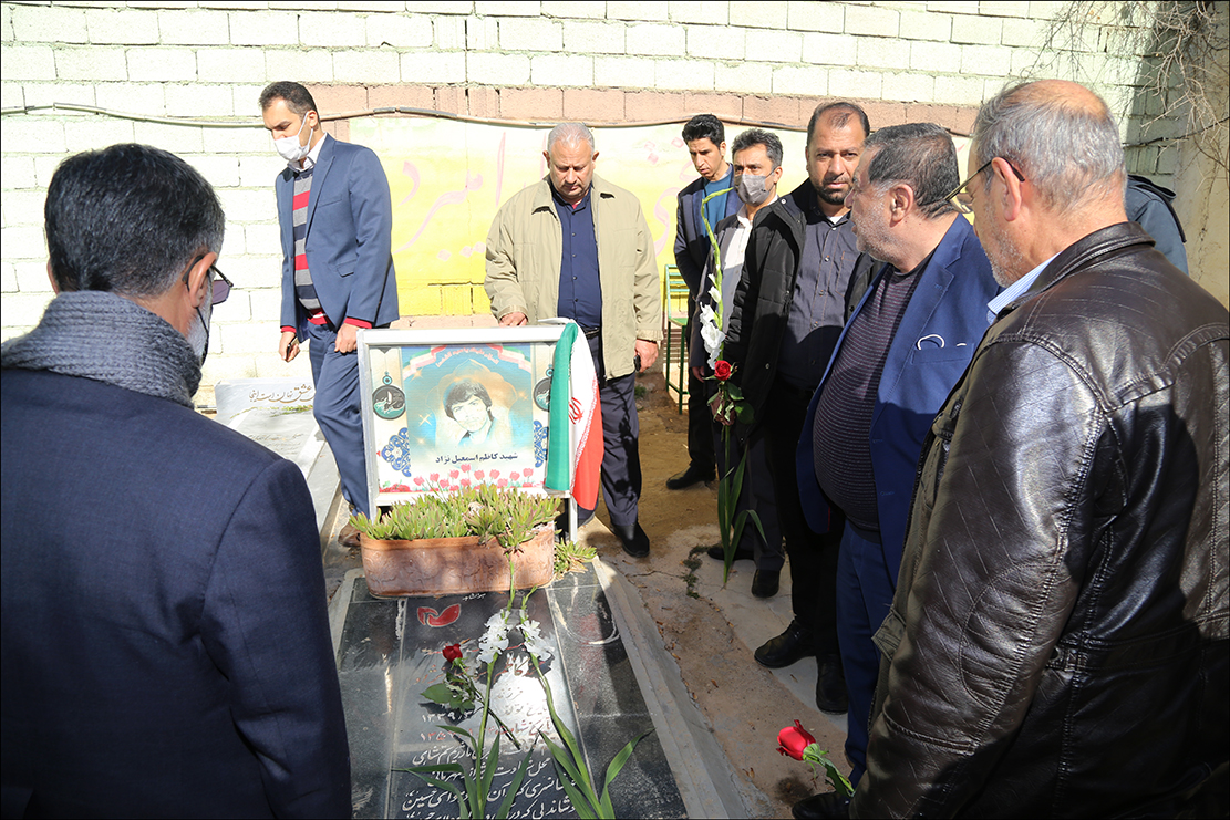 عطرافشانی قبور شهدا دهه فجر 1401 19