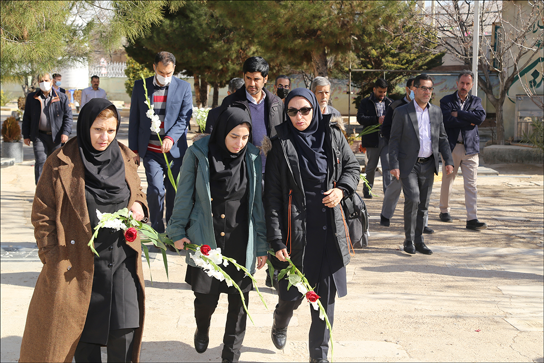 عطرافشانی قبور شهدا دهه فجر 1401 21