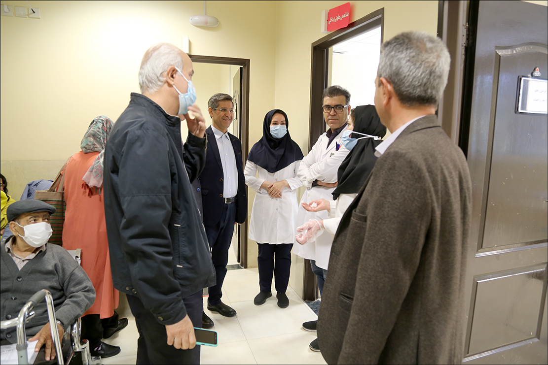 دیدار نوروزی دکتر تندر با پرسنل درمانگاه شماره2 13