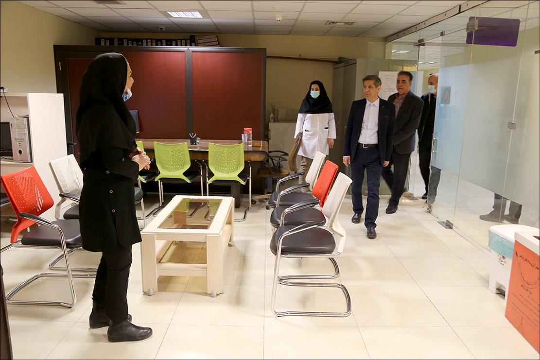 دیدار نوروزی دکتر تندر با پرسنل درمانگاه شماره2 25