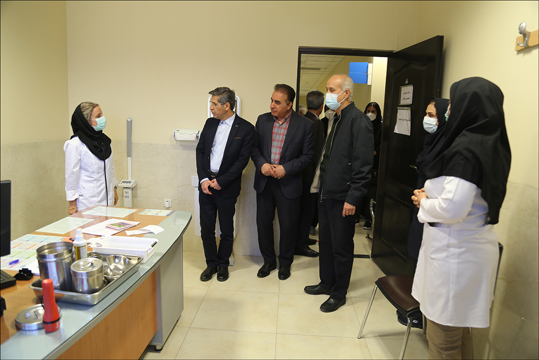 دیدار نوروزی دکتر تندر با پرسنل درمانگاه شماره2 32