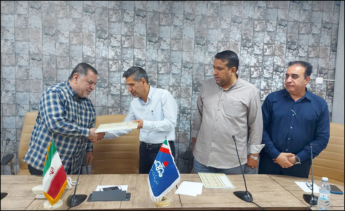 اهدا لوح نشست فرماندهان 1