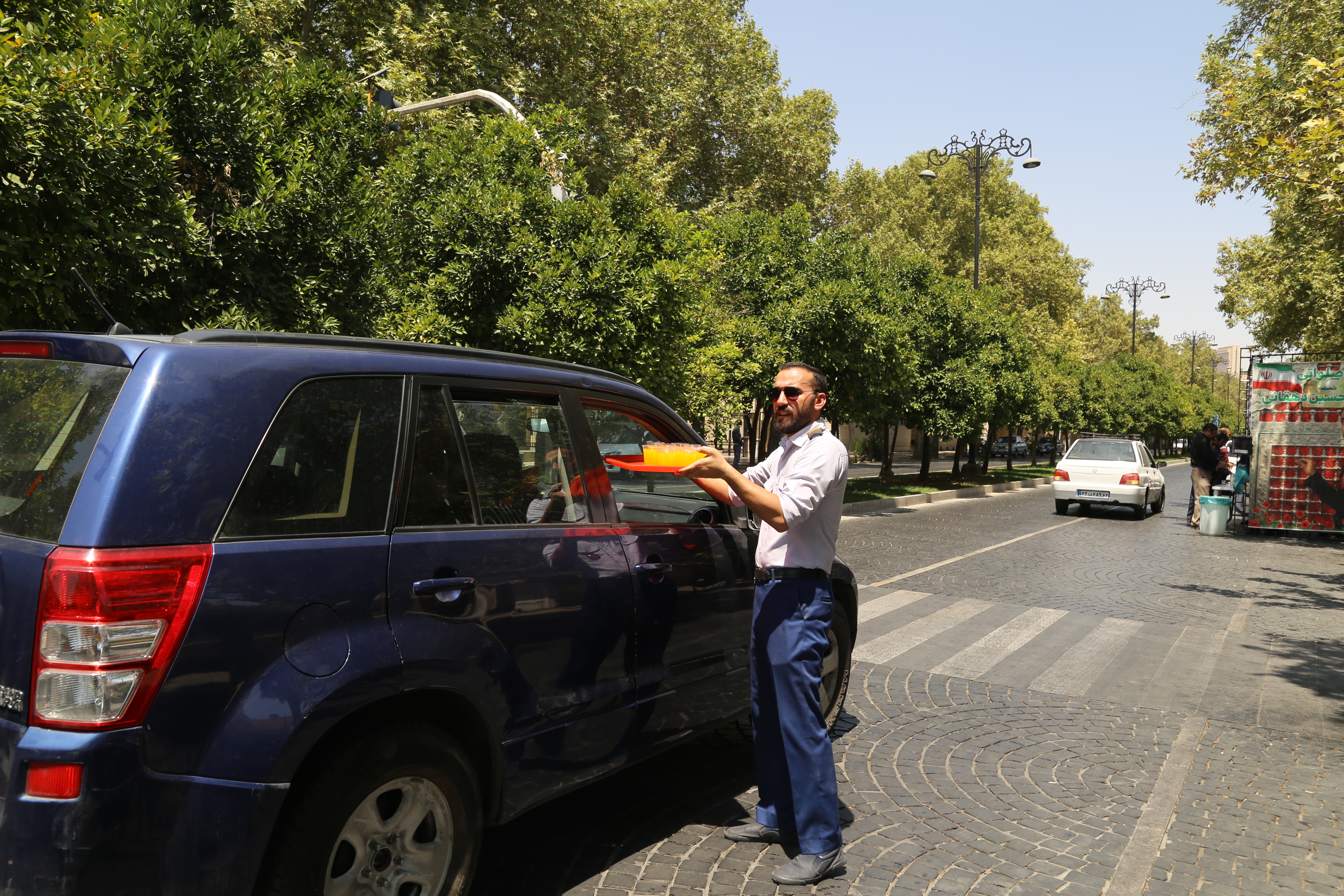 توزیع شربت تاسوعا 9