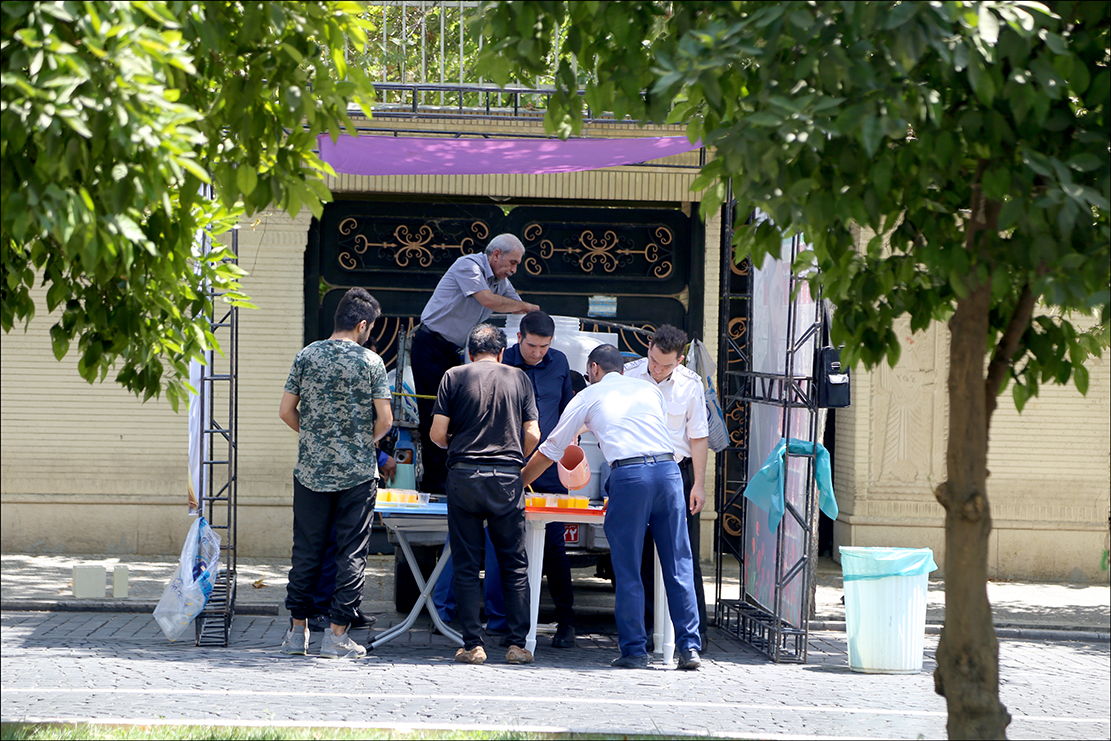 توزیع شربت تاسوعا 11