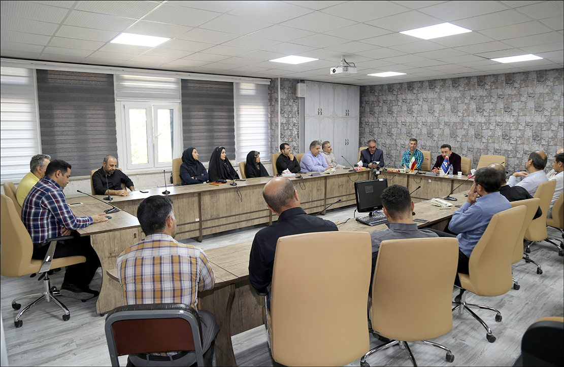 نشست جهاد تبیین به همت پایگاه مقاومت بسیج بهداشت و درمان صنعت نفت فارس برگزار شد 4