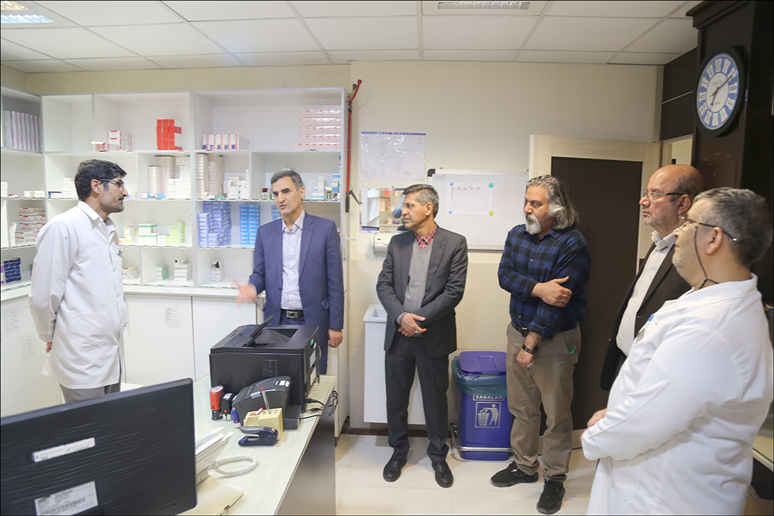 بازدید دکتر جزایری/ درمانگاه مرودشت 2