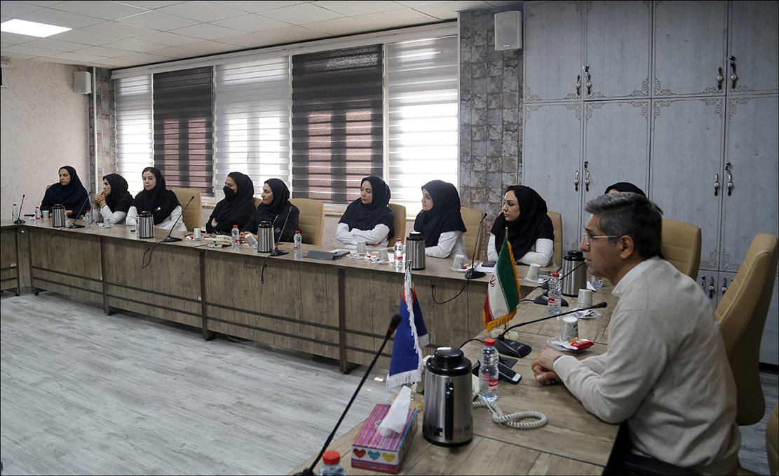 هم اندیشی پایگاه خواهران و دکتر تندر 5