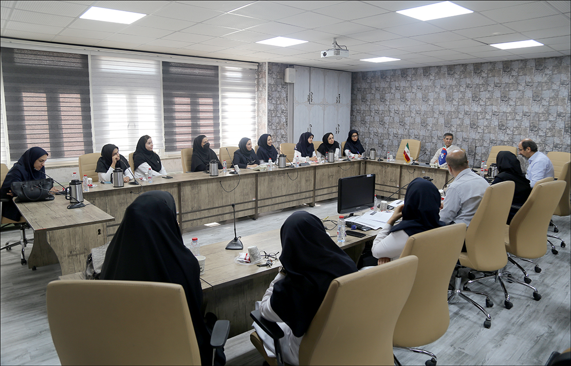 هم اندیشی پایگاه خواهران و دکتر تندر 10