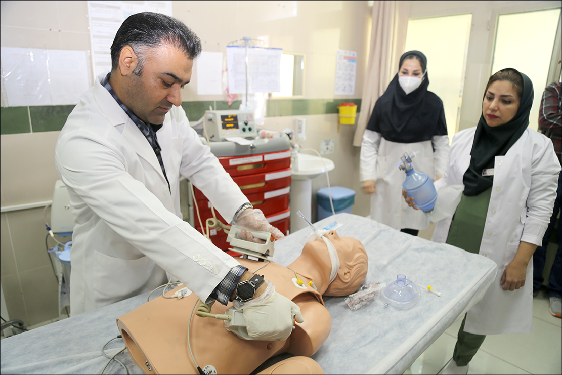 برگزاری مانور احیاء قلبی-ریوی در بهداشت و درمان صنعت نفت فارس 14