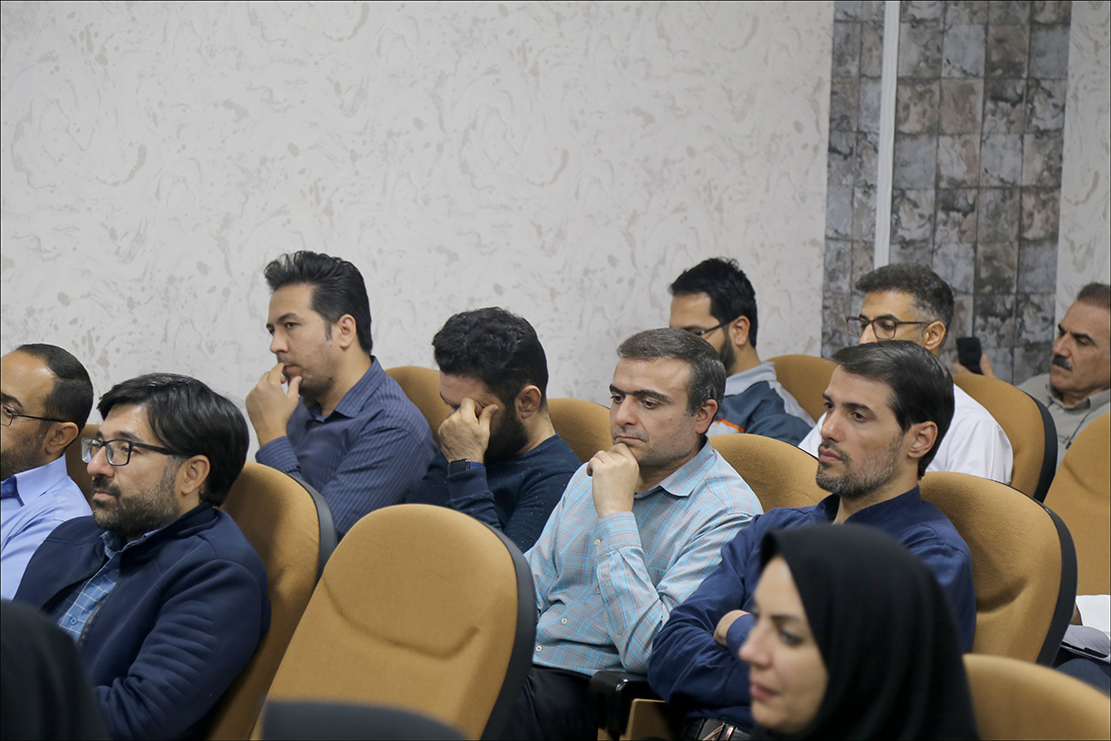 نشست جهاد تبیین با موضوع انتخابات در بهداشت و  درمان صنعت نفت فارس برگزار شد 3