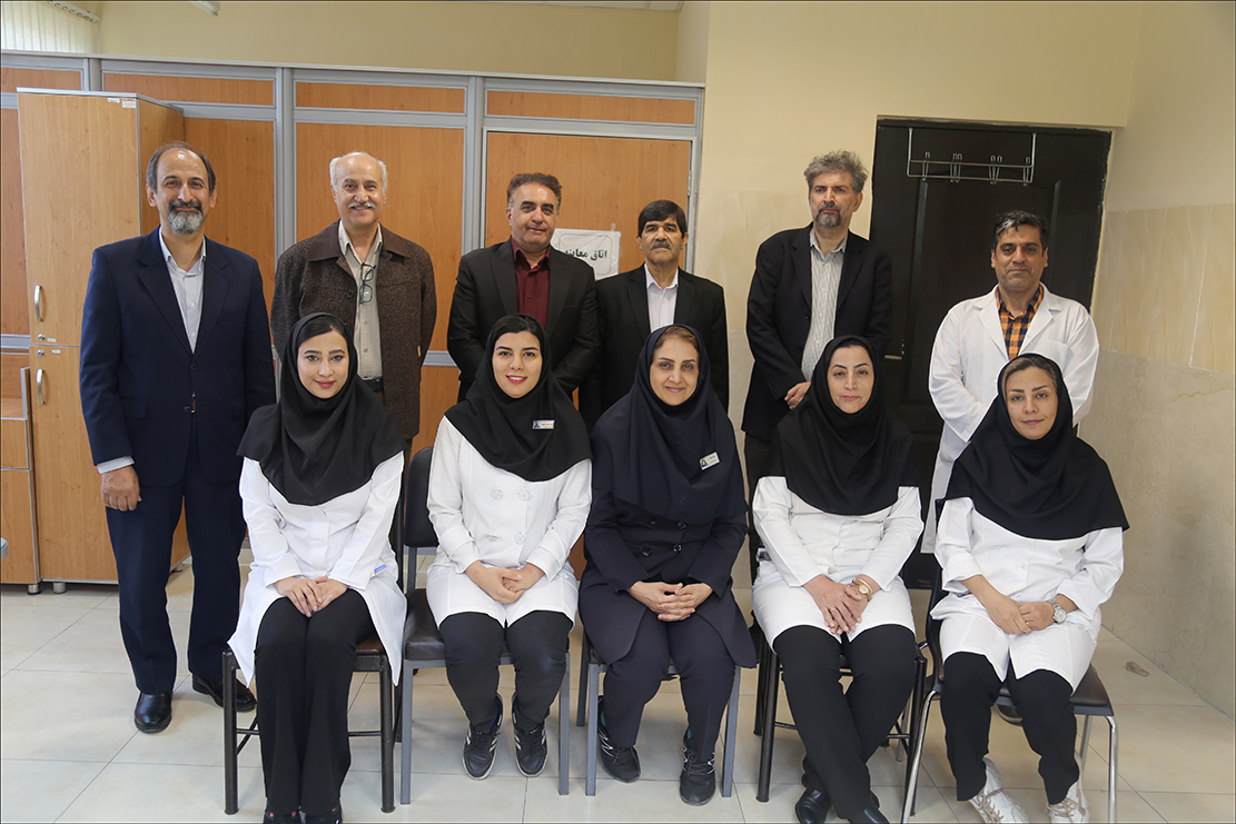 دیدار نوروزی رییس بهداشت و درمان از درمانگاه شماره 2 4
