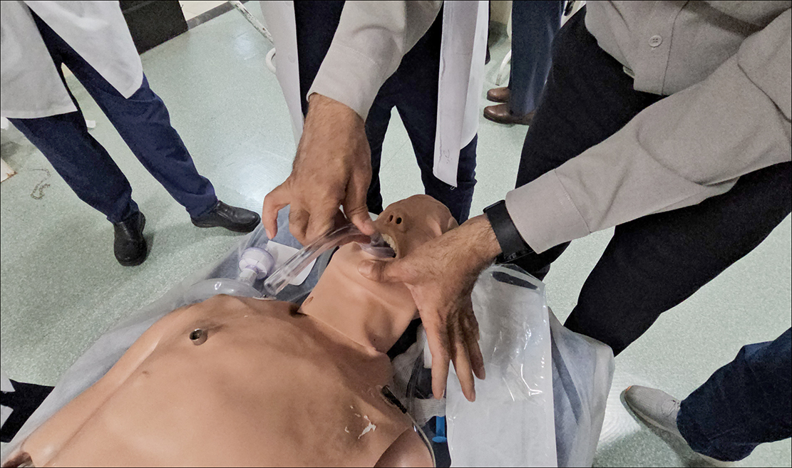 برگزاری مانور احیاء قلبی-ریوری در درمانگاه شماره 2 منطقه فارس 9