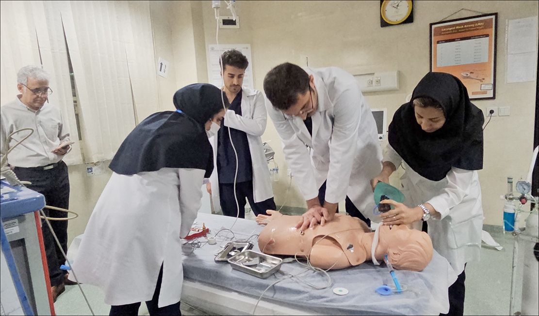 برگزاری مانور احیاء قلبی-ریوری در درمانگاه شماره 2 منطقه فارس 12
