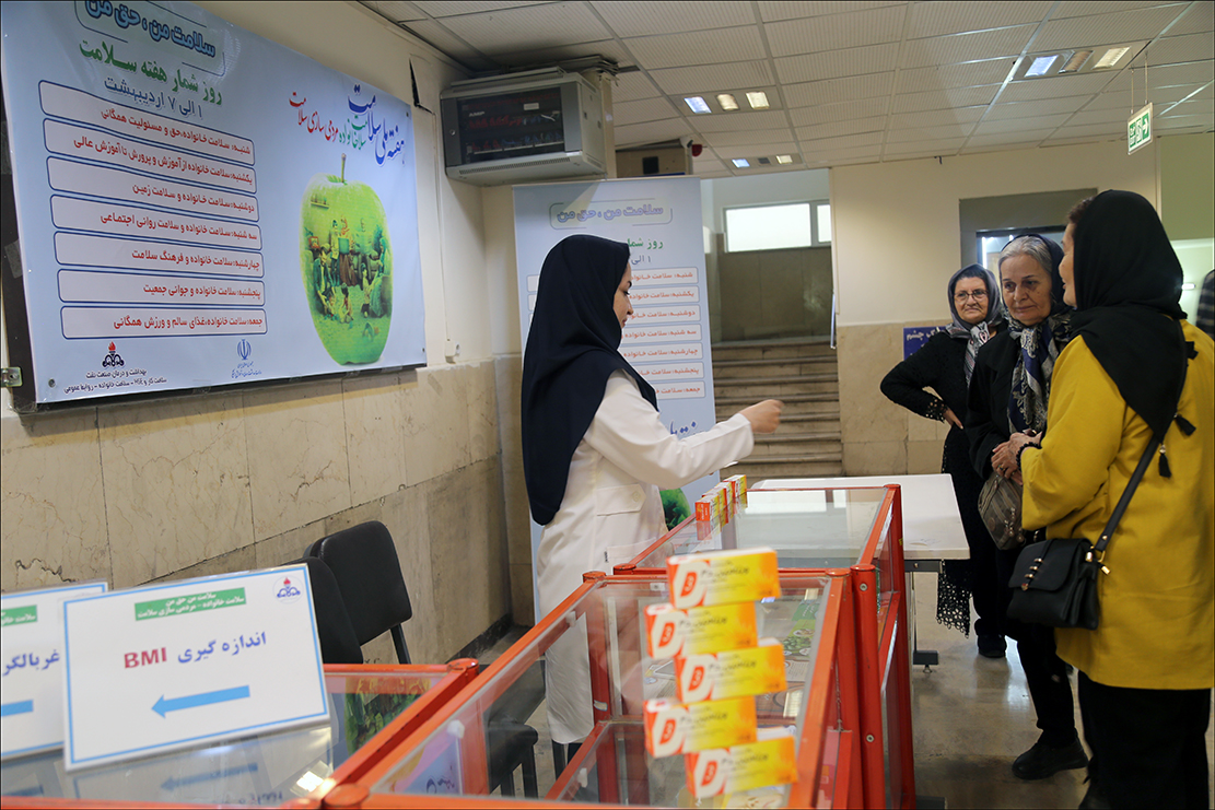 نمایشگاه سلامت به مناسبت هفته سلامت در منطقه فارس برپا شد 11