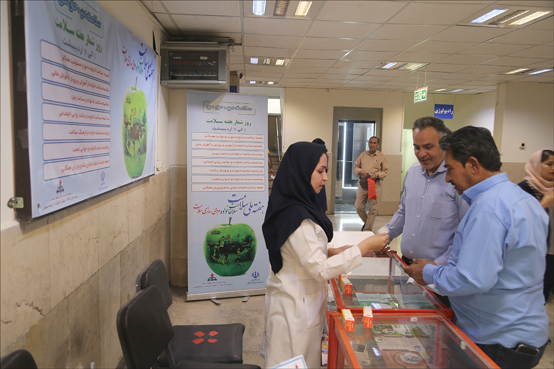 نمایشگاه سلامت به مناسبت هفته سلامت در منطقه فارس برپا شد 15