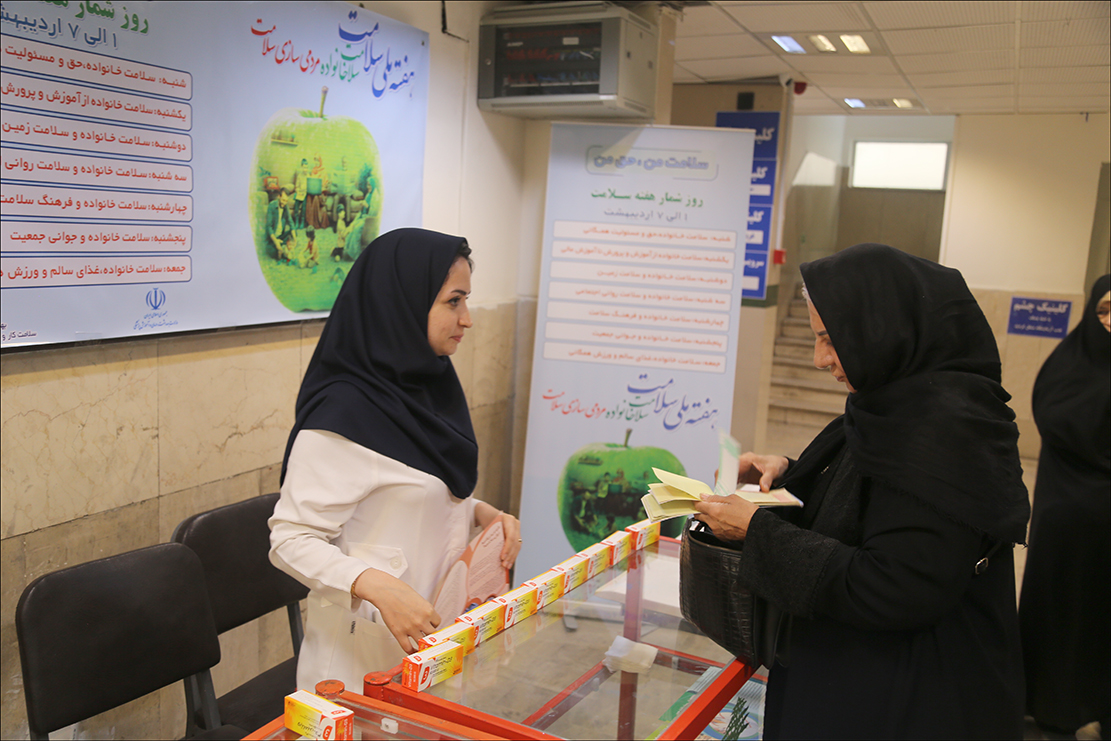 نمایشگاه سلامت به مناسبت هفته سلامت در منطقه فارس برپا شد 16