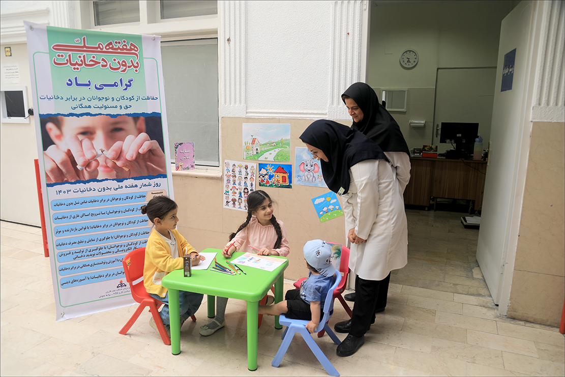 برپایی ایستگاه نقاشی کودکان به مناسبت هفته بدون دخانیات  1