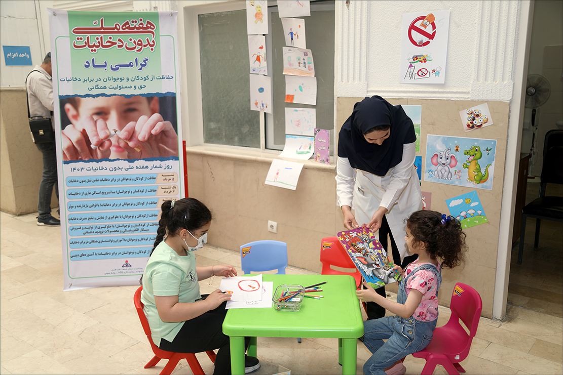 برپایی ایستگاه نقاشی کودکان به مناسبت هفته بدون دخانیات  5