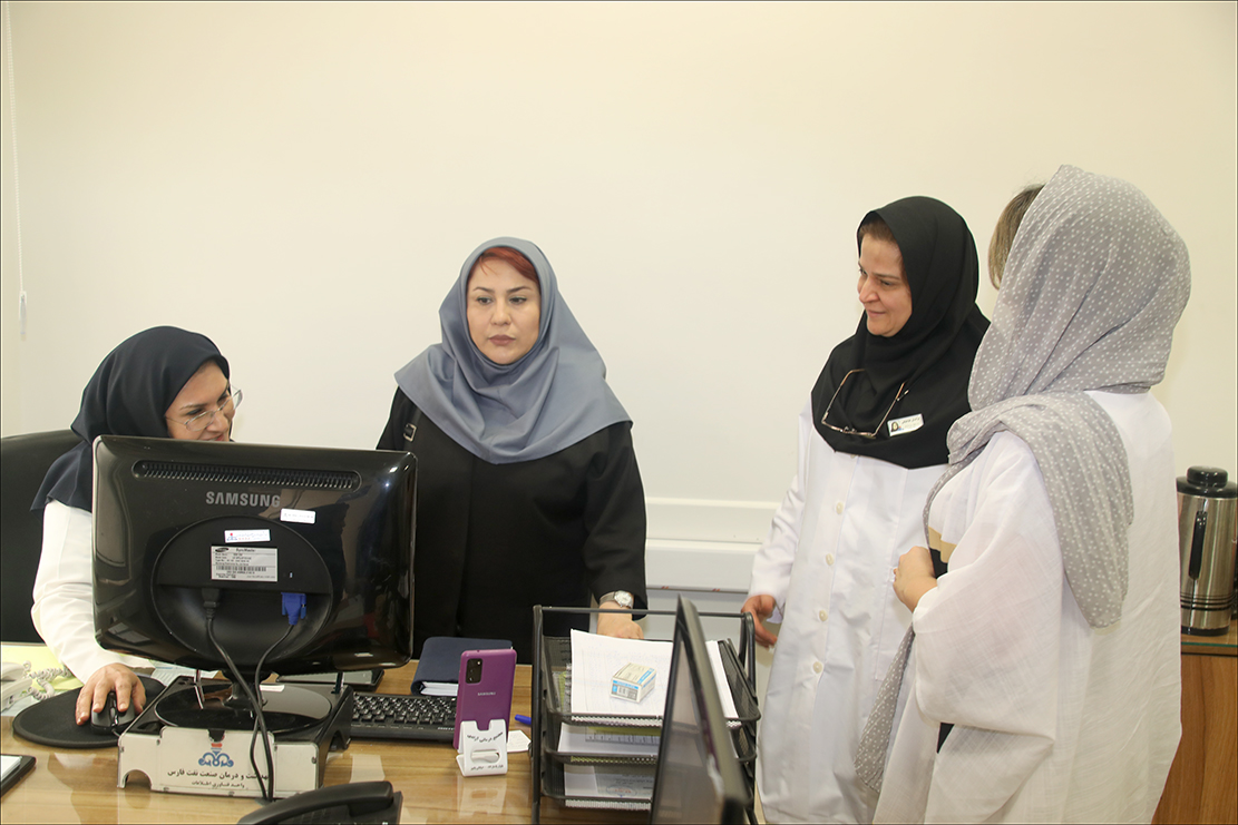 بازدید مسئول مراقبین سلامت سازمان از واحد پرستار خانواده منطقه فارس 5