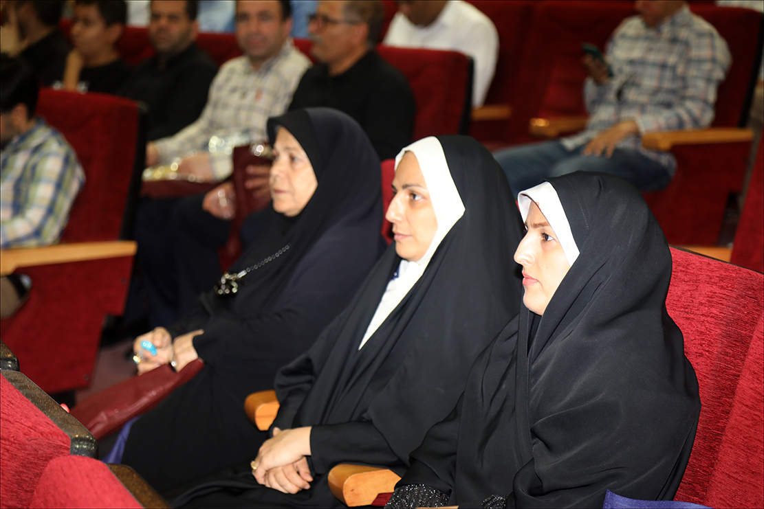 برگزاری پیش یادواره شهدای مدافع حرم استان فارس در شیراز 92