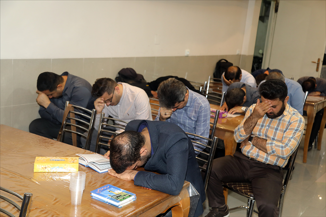 بزرگداشت دهه محرم در بهداشت و درمان صنعت نفت فارس صورت پذیرفت/زیارت عاشورا 14