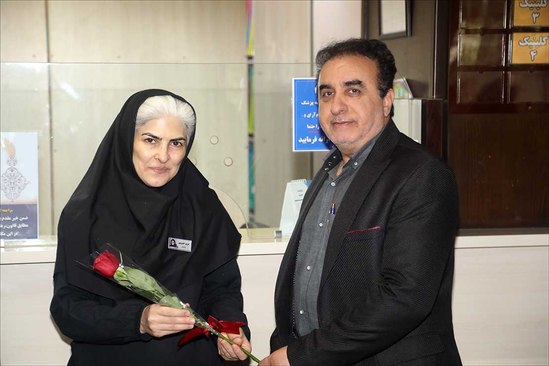 روز کارمند 2 4