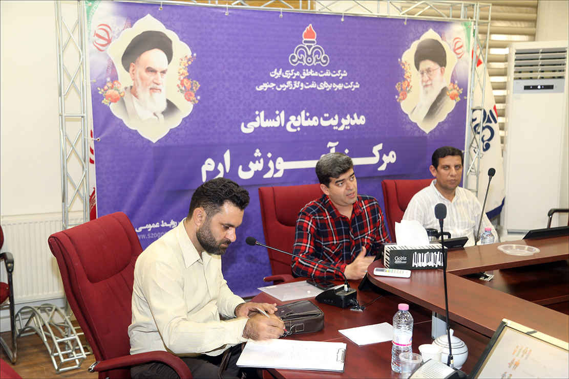 کارگاه اصول روش تحقیق و جستجوی منابع علمی برگزار شد/ برای اولین بار نشان "پژوهشگر" به شرکت کنندگان اهدا خواهد شد 10